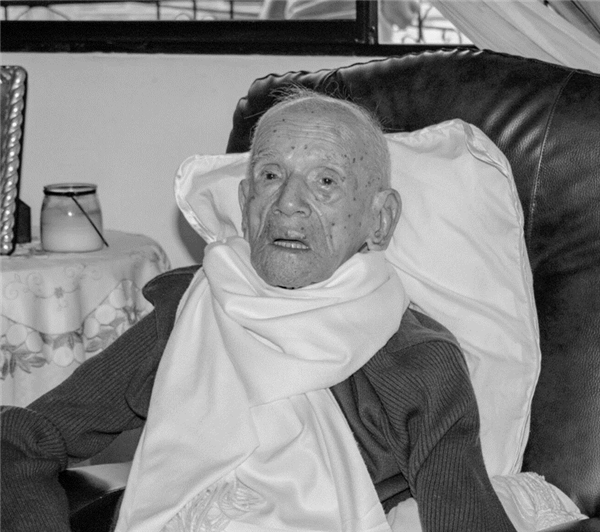 全球第二长寿男子去世：活了113岁282天 80个孙辈